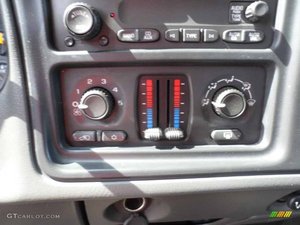 2005 Chevrolet Silverado 1500 LS Extended Cab Controls Photo #66170261