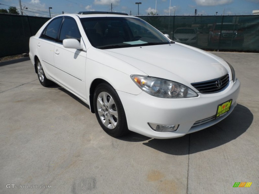 2005 Camry XLE V6 - Super White / Taupe photo #1