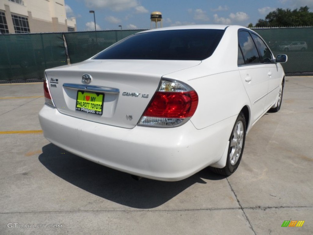 2005 Camry XLE V6 - Super White / Taupe photo #3