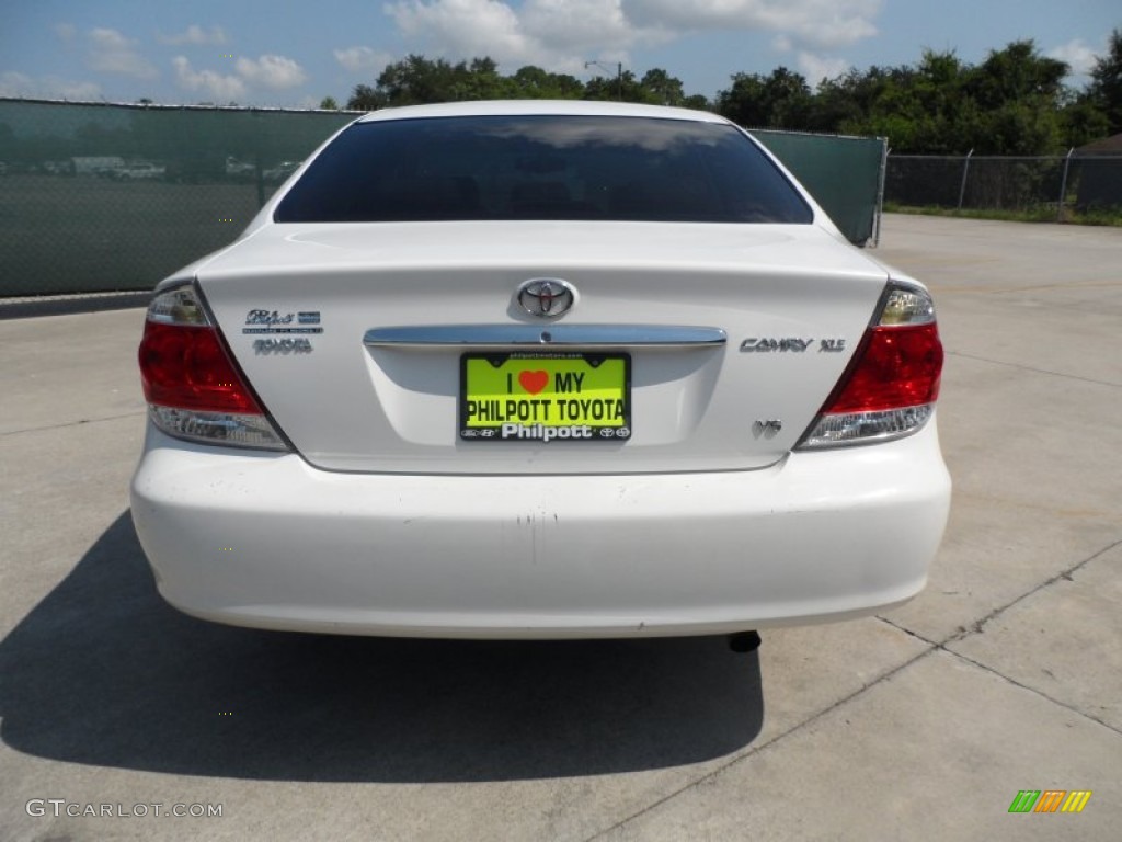 2005 Camry XLE V6 - Super White / Taupe photo #4