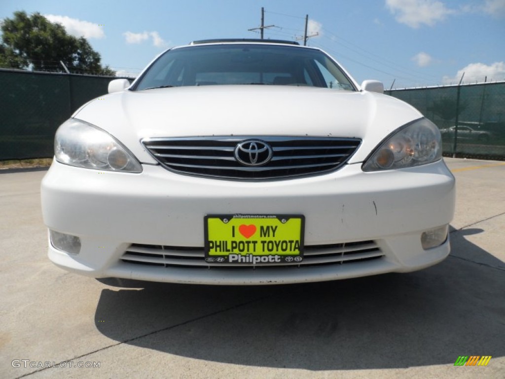 2005 Camry XLE V6 - Super White / Taupe photo #9