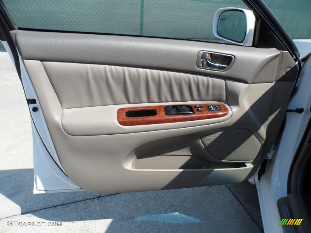 2005 Camry XLE V6 - Super White / Taupe photo #34