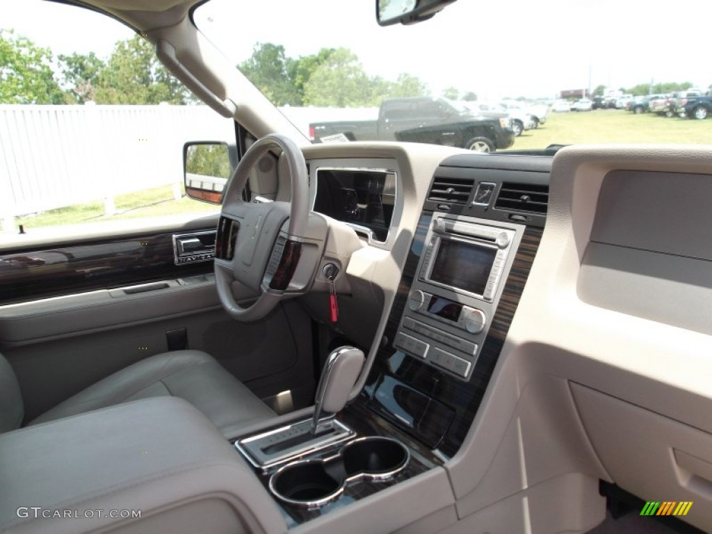 2008 Navigator Luxury - Vapor Silver Metallic / Camel/Sand Piping photo #6