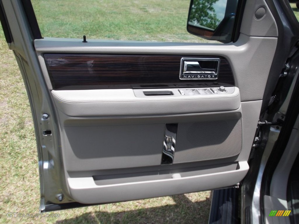 2008 Navigator Luxury - Vapor Silver Metallic / Camel/Sand Piping photo #18