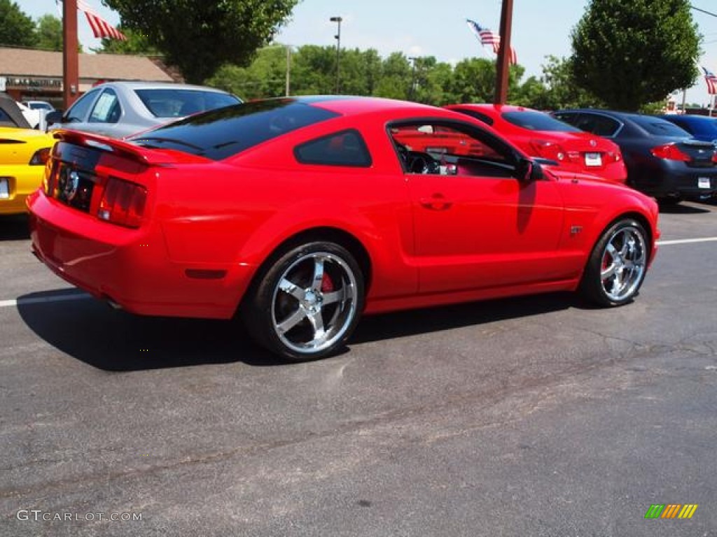 2005 Mustang GT Deluxe Coupe - Torch Red / Dark Charcoal photo #3