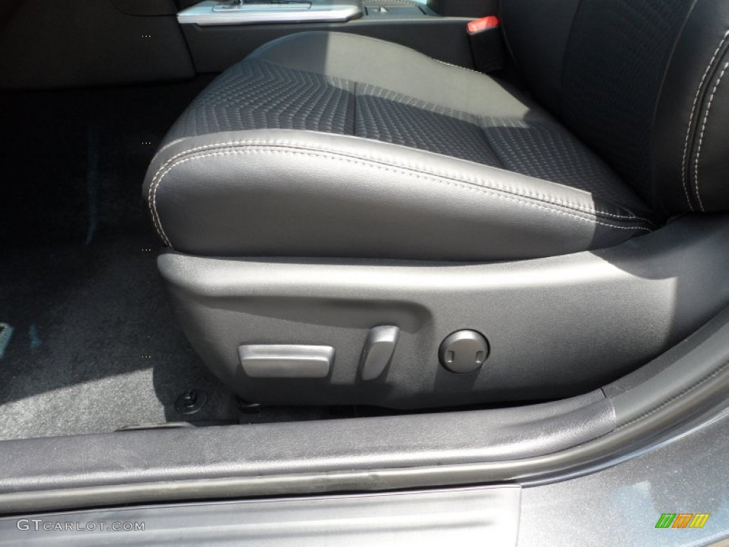 2012 Camry SE - Magnetic Gray Metallic / Black photo #24