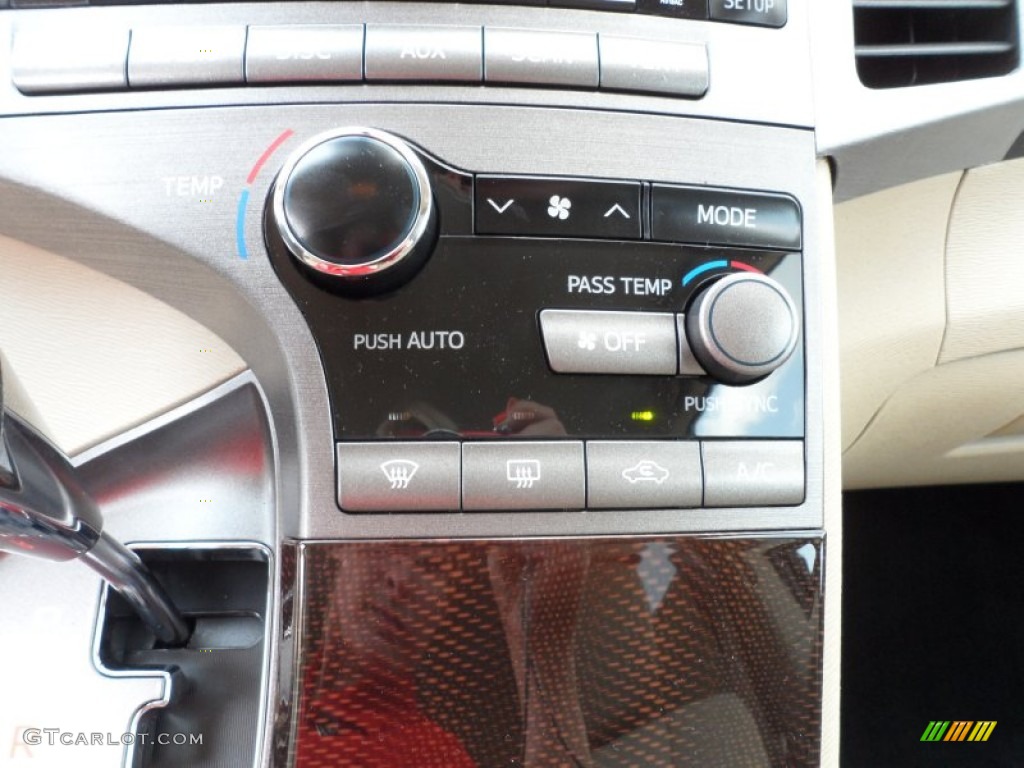 2012 Toyota Venza LE Controls Photo #66174575