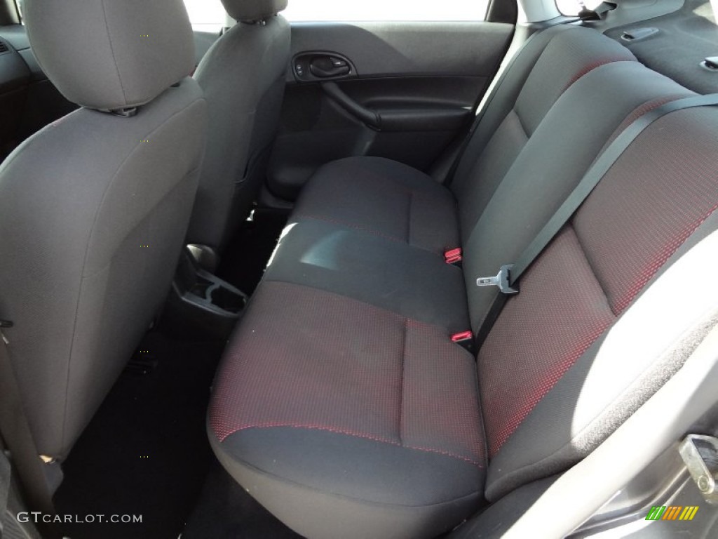 Charcoal/Red Interior 2005 Ford Focus ZX4 ST Sedan Photo #66179213