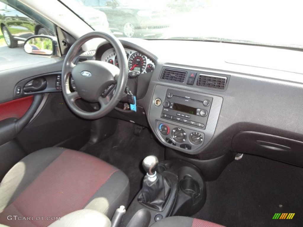 2005 Ford Focus ZX4 ST Sedan Charcoal/Red Dashboard Photo #66179270