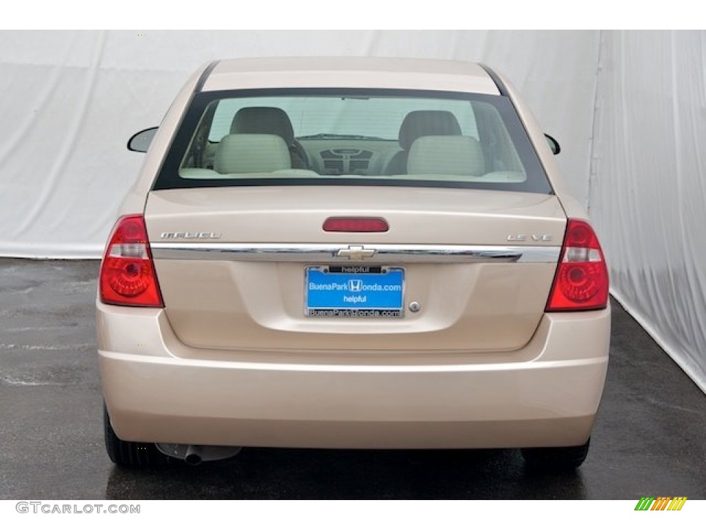 2005 Malibu LS V6 Sedan - Light Driftwood Metallic / Neutral Beige photo #9