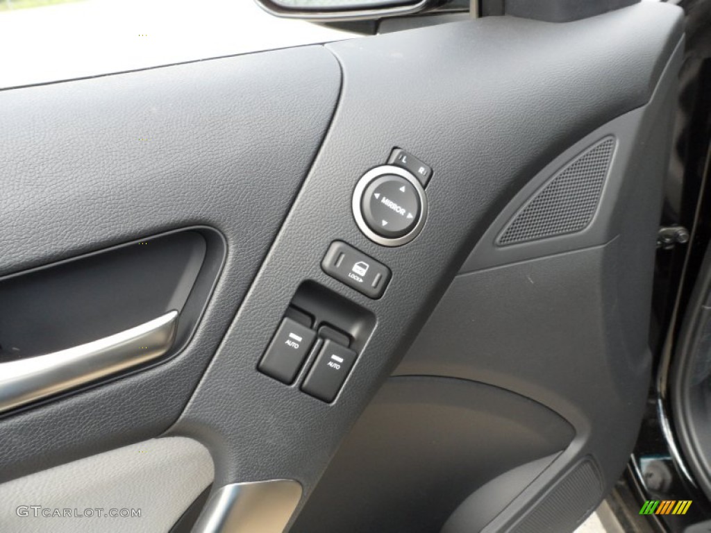 2013 Hyundai Genesis Coupe 2.0T Controls Photo #66186527