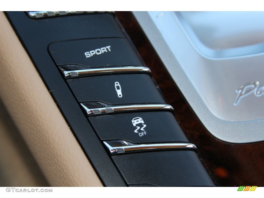 2012 Porsche Panamera 4S Controls Photo #66186758