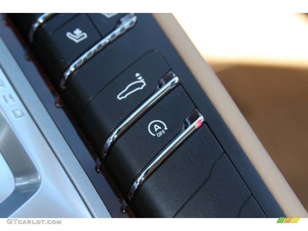 2012 Porsche Panamera 4S Controls Photo #66186764