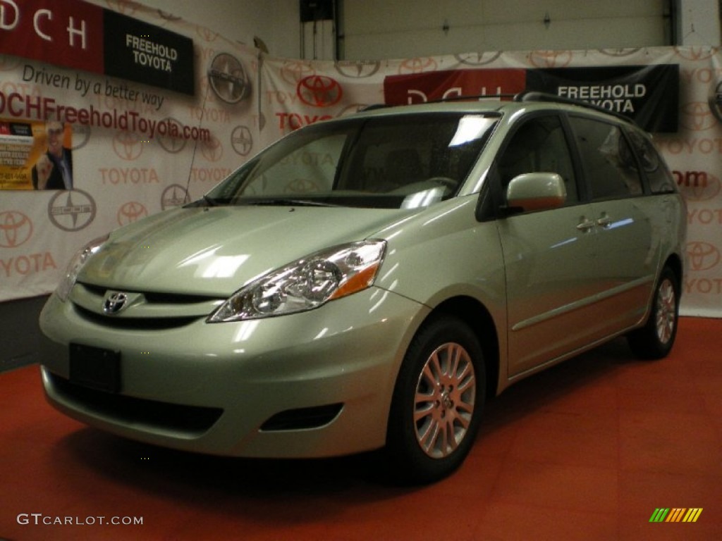 2009 Sienna XLE - Silver Pine Mica / Taupe photo #1