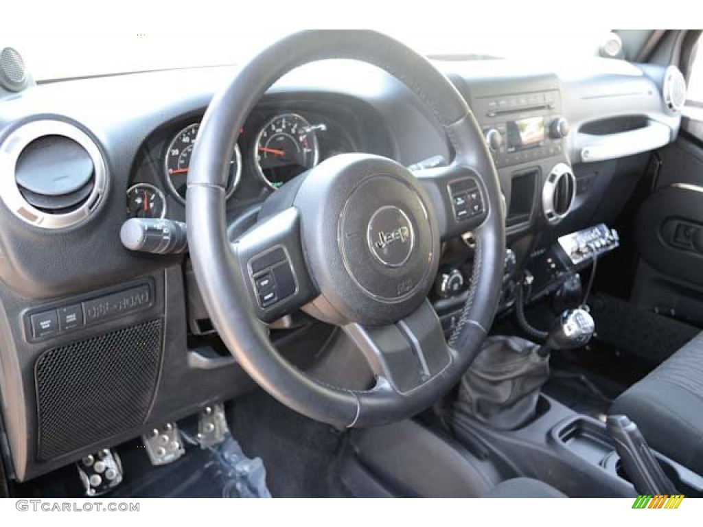 2011 Wrangler Rubicon 4x4 - Black / Black photo #24