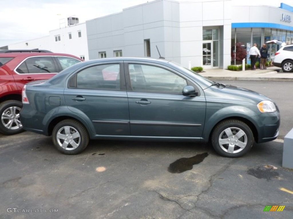 2010 Aveo LT Sedan - Wintergreen / Charcoal photo #7