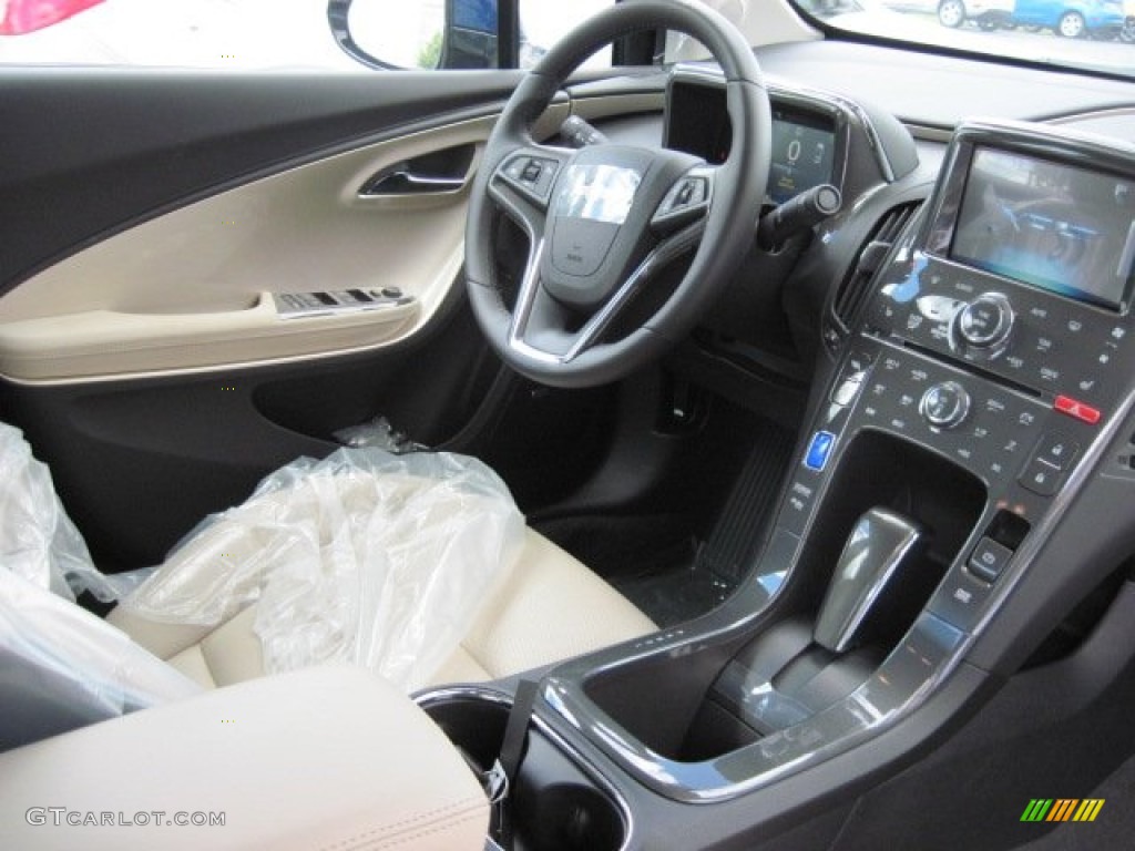 2012 Chevrolet Volt Hatchback Light Neutral/Dark Accents Dashboard Photo #66211918