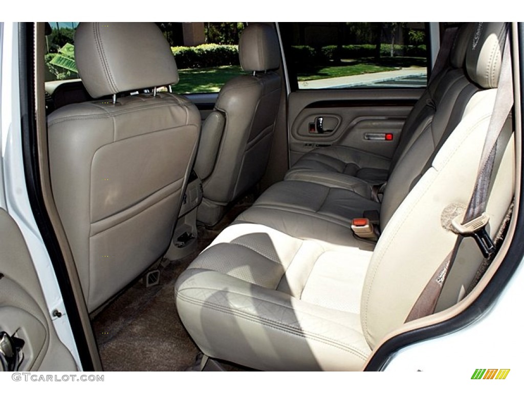 1999 Escalade 4WD - Aspen White / Neutral photo #16
