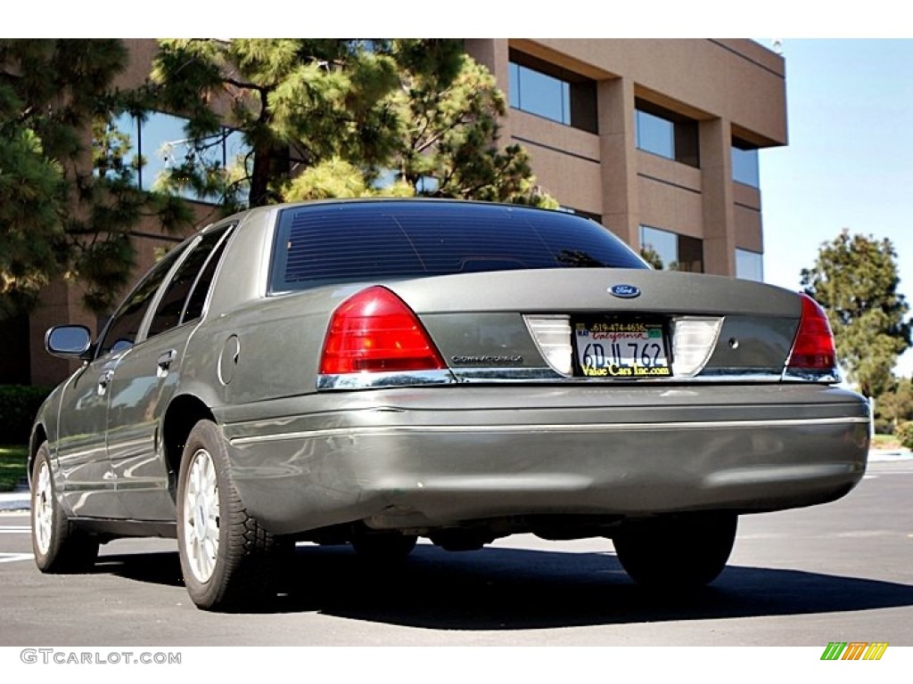 2004 Crown Victoria LX - Spruce Green Metallic / Medium Parchment photo #9