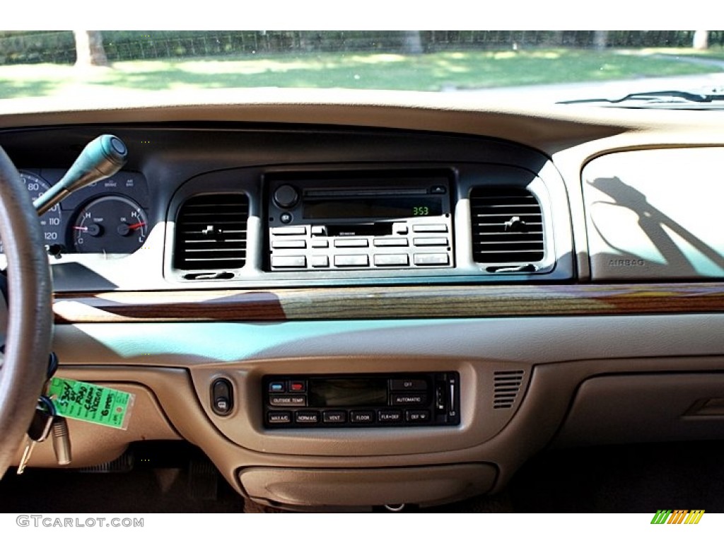 2004 Crown Victoria LX - Spruce Green Metallic / Medium Parchment photo #23