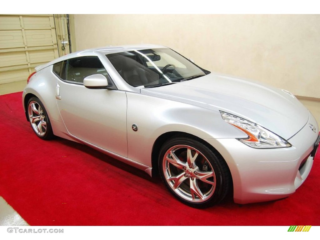 Brilliant Silver Nissan 370Z