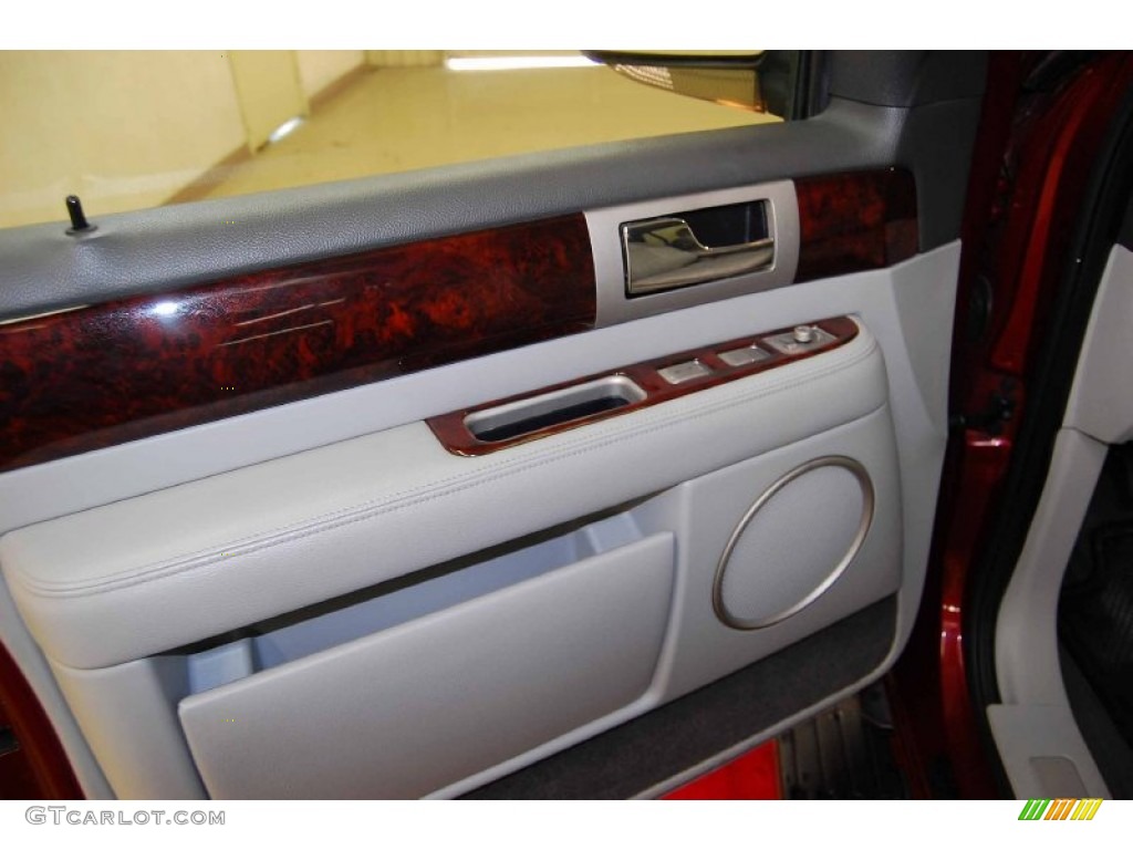 2004 Navigator Luxury - Merlot Red Metallic / Light Parchment photo #9