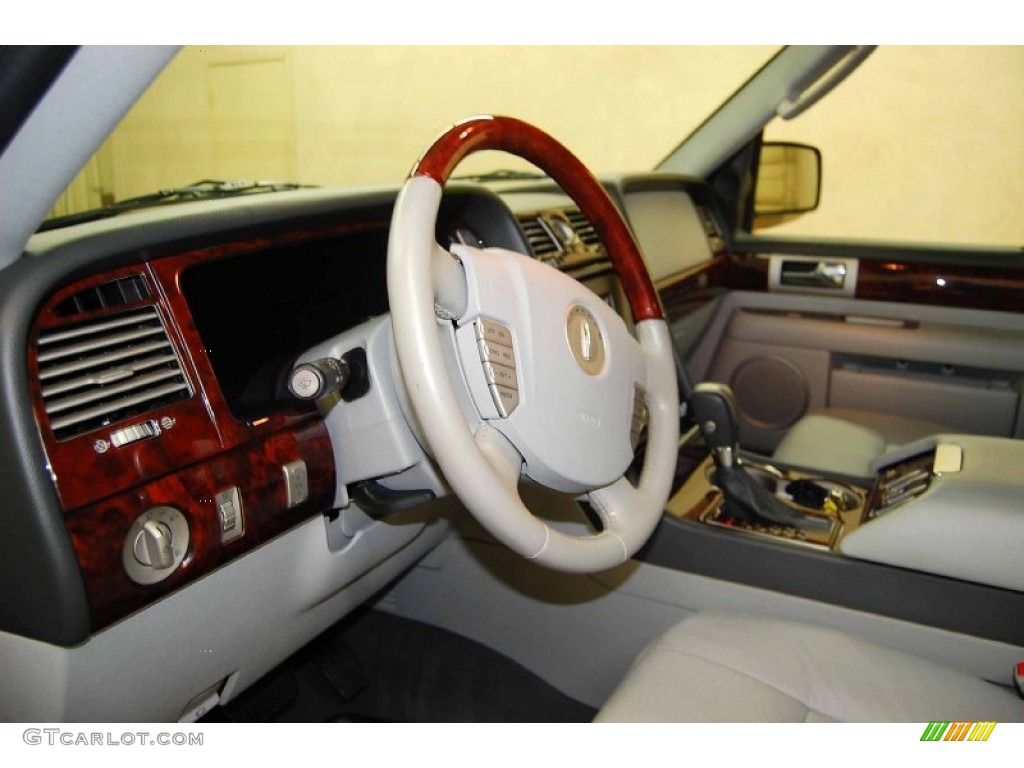 2004 Navigator Luxury - Merlot Red Metallic / Light Parchment photo #11