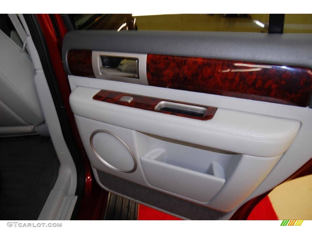 2004 Navigator Luxury - Merlot Red Metallic / Light Parchment photo #19