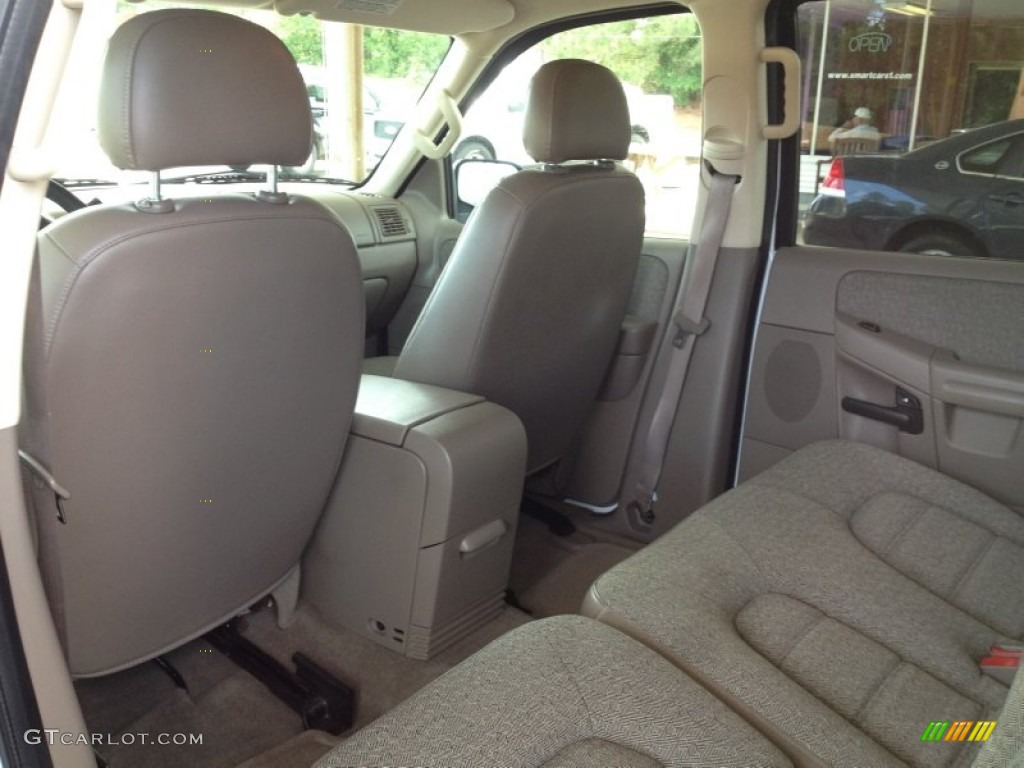 2004 Explorer XLS 4x4 - Oxford White / Graphite photo #15