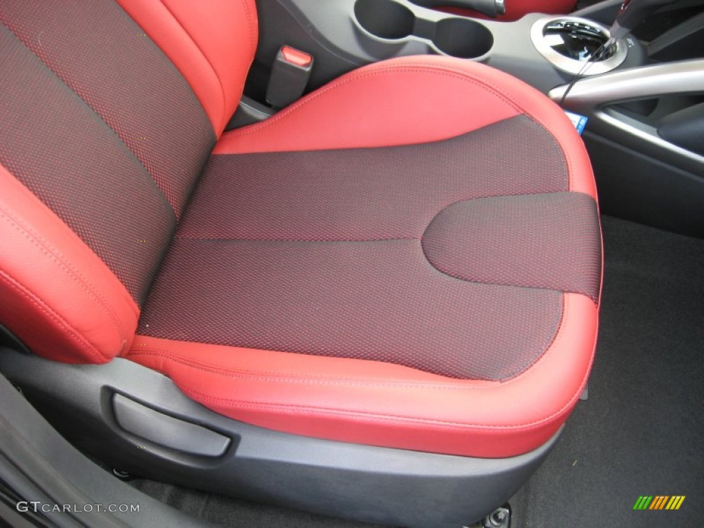 2012 Hyundai Veloster Standard Veloster Model Front Seat Photo #66227048