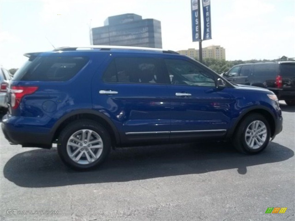 2013 Explorer XLT - Deep Impact Blue Metallic / Charcoal Black photo #2