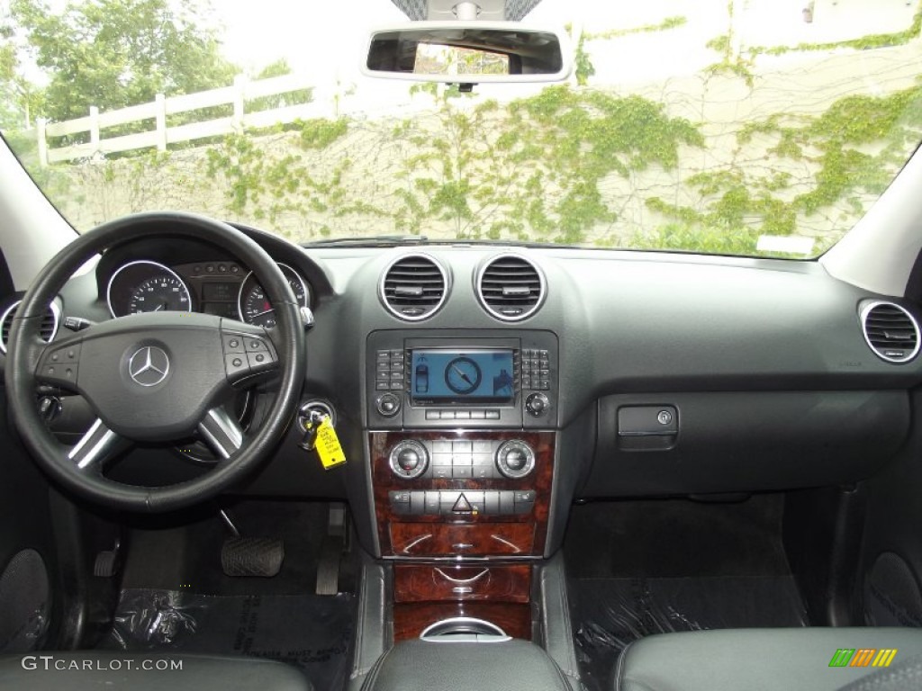2006 Mercedes-Benz ML 500 4Matic Black Dashboard Photo #66243573