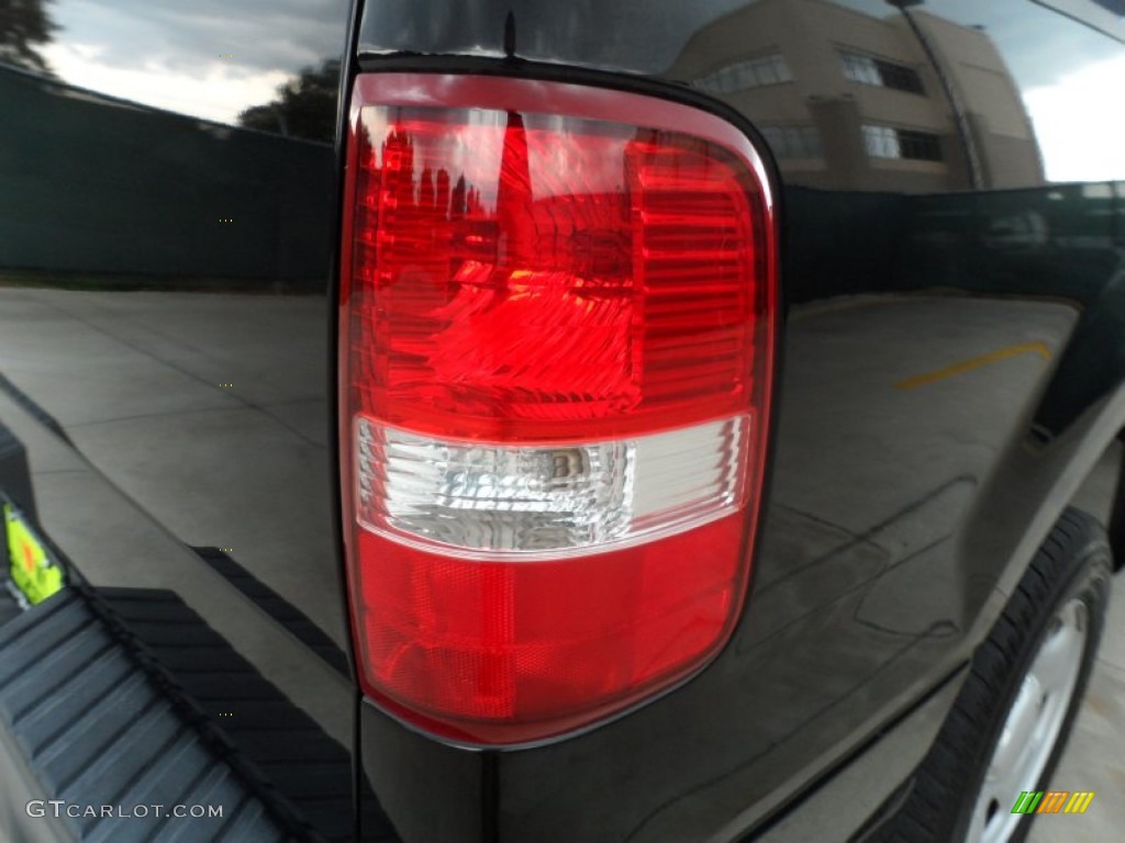 2006 F150 XL Regular Cab - Black / Medium Flint photo #17