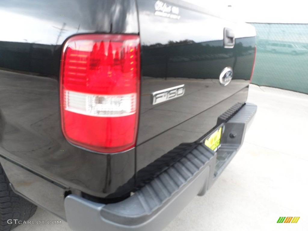 2006 F150 XL Regular Cab - Black / Medium Flint photo #18