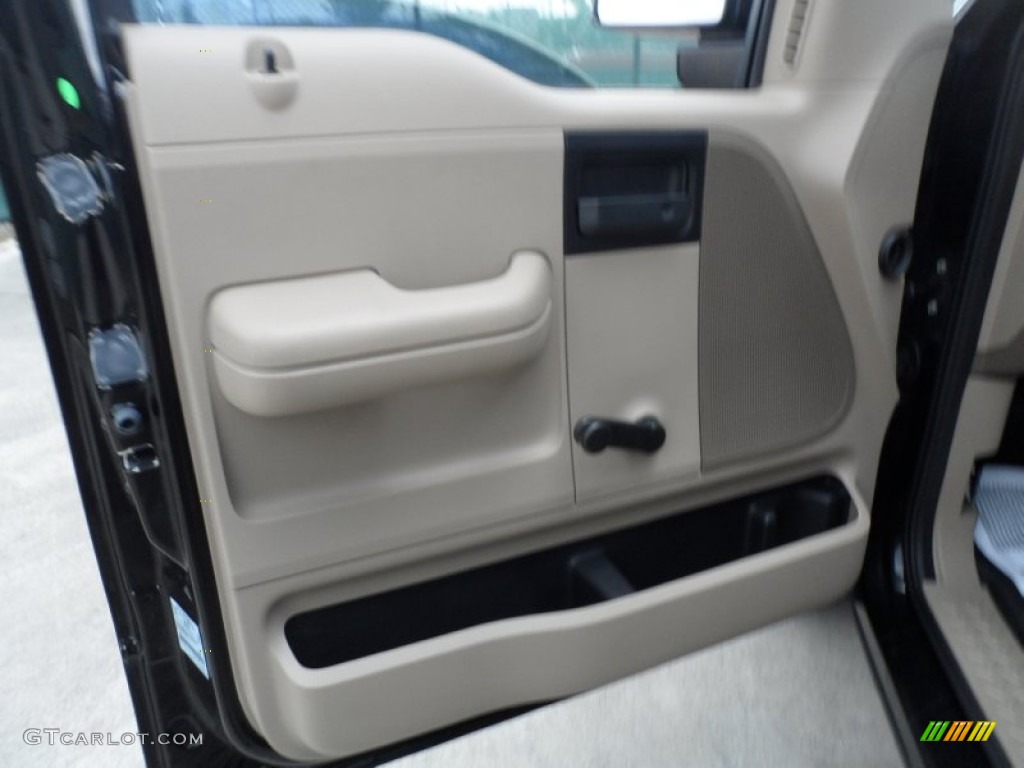 2006 F150 XL Regular Cab - Black / Medium Flint photo #23