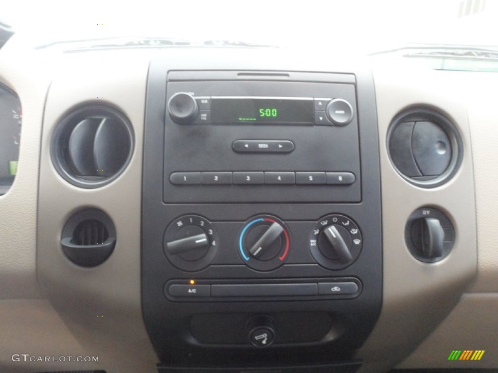 2006 F150 XL Regular Cab - Black / Medium Flint photo #26