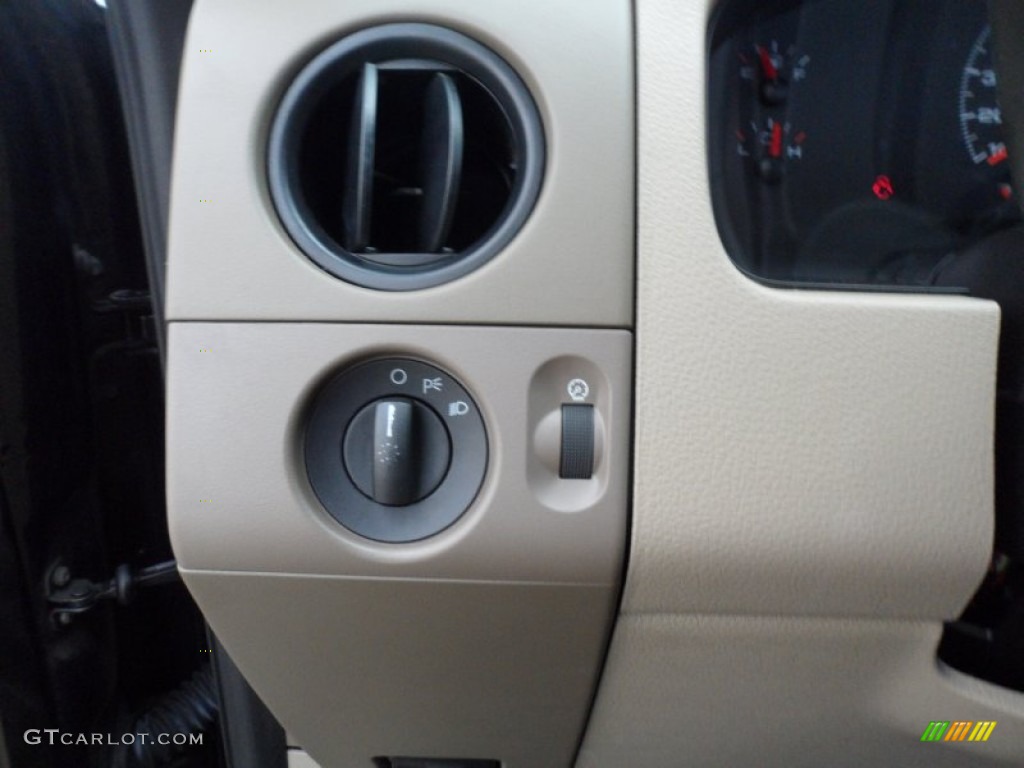 2006 F150 XL Regular Cab - Black / Medium Flint photo #32