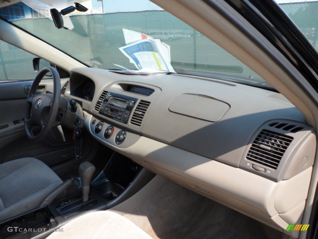 2003 Camry LE - Black / Taupe photo #24