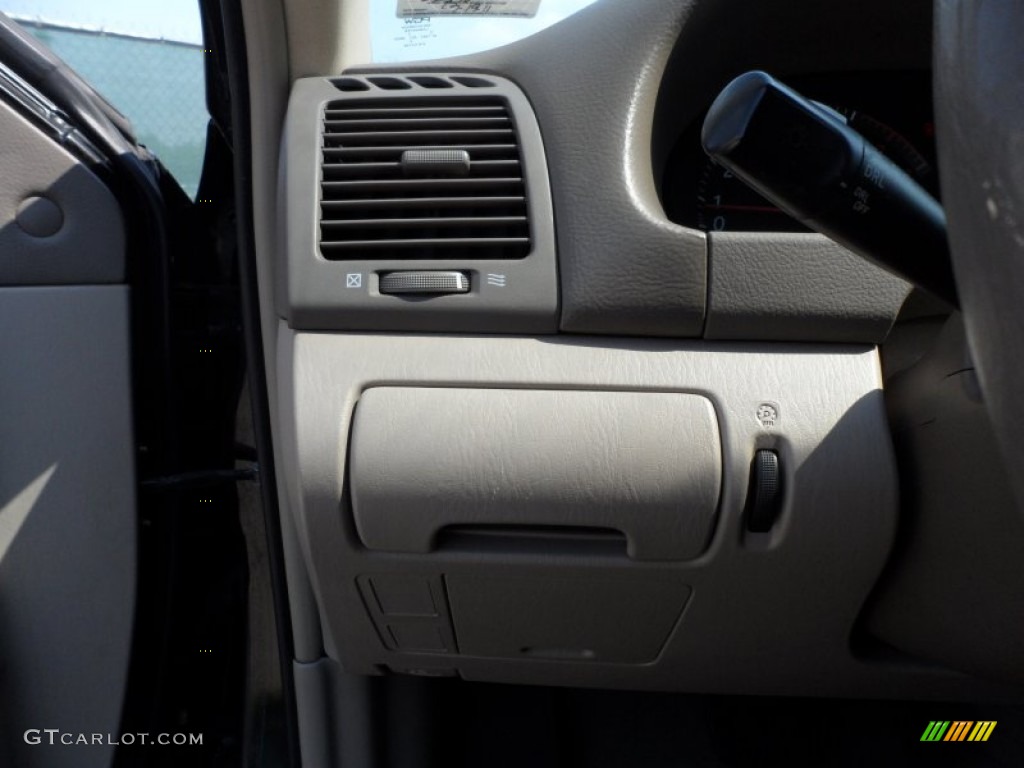 2003 Camry LE - Black / Taupe photo #41