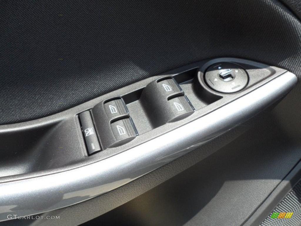 2012 Ford Focus Titanium 5-Door Controls Photo #66248993