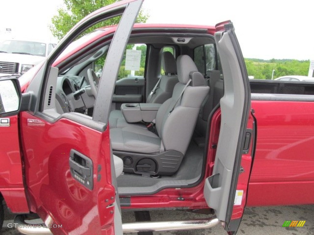 Medium Flint Interior 2007 Ford F150 XLT Regular Cab 4x4 Photo #66250343
