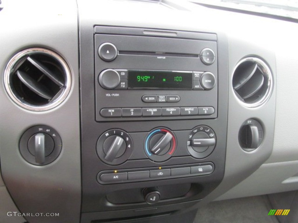 2007 Ford F150 XLT Regular Cab 4x4 Controls Photo #66250378