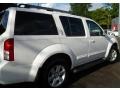 2008 Avalanche White Nissan Pathfinder SE  photo #4