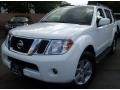 Avalanche White - Pathfinder SE Photo No. 5
