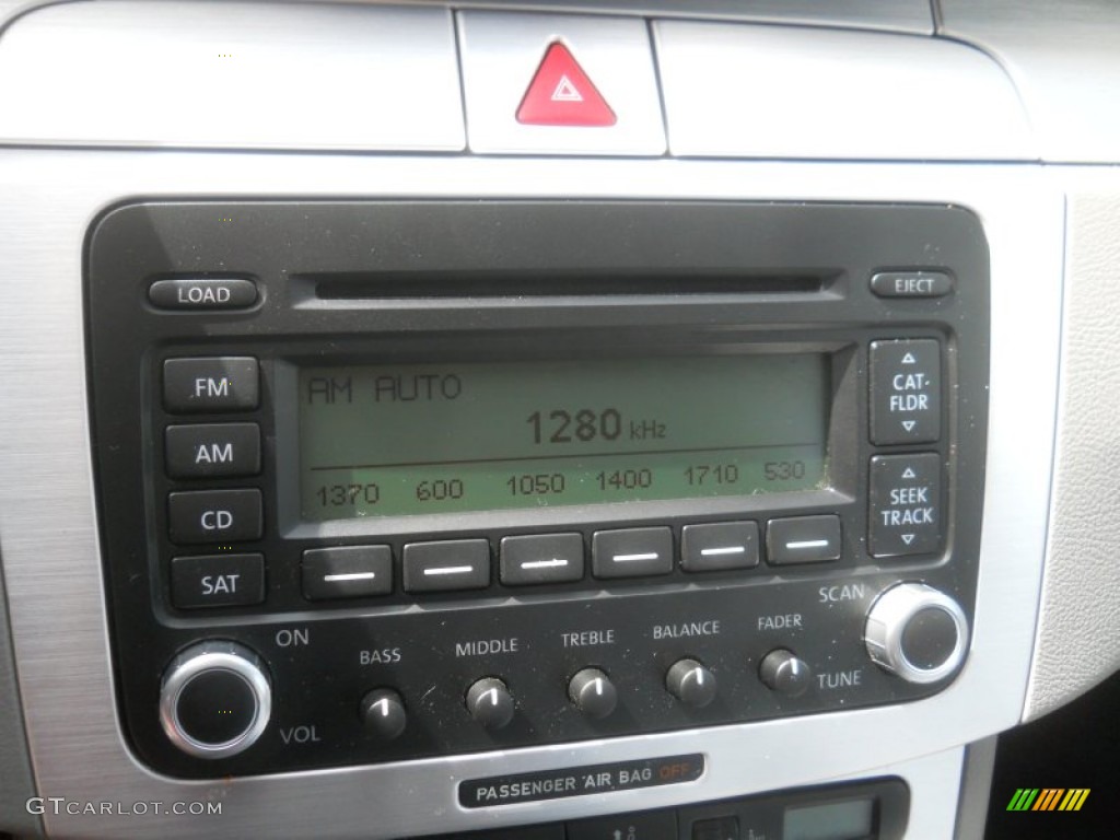 2007 Volkswagen Passat 3.6 4Motion Wagon Audio System Photo #66255664