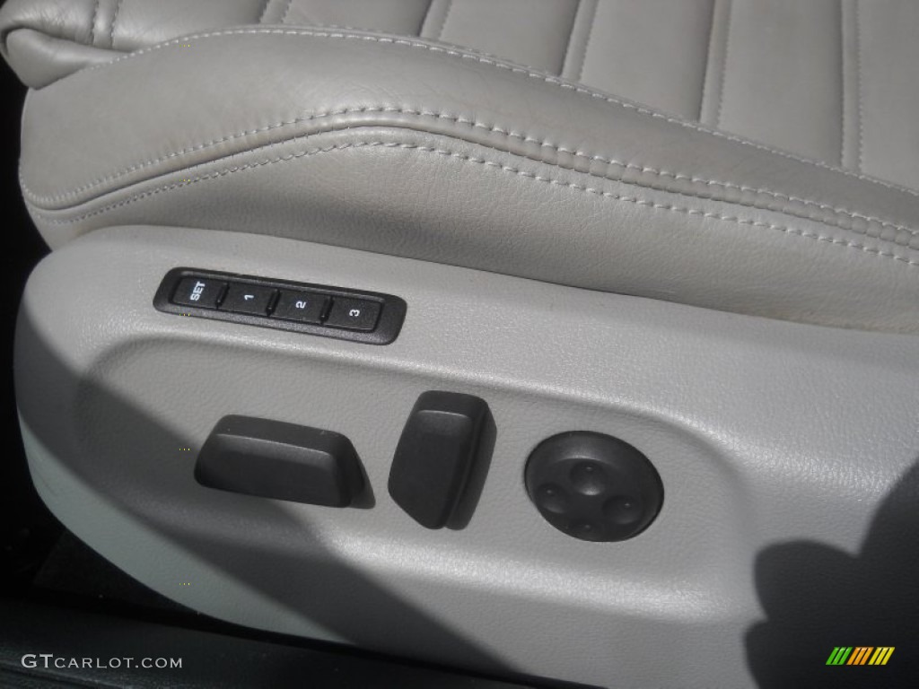 2007 Volkswagen Passat 3.6 4Motion Wagon Controls Photo #66255705