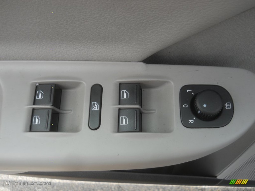 2007 Volkswagen Passat 3.6 4Motion Wagon Controls Photo #66255723