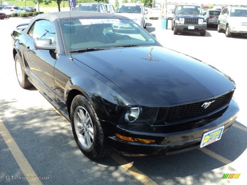 2006 Mustang V6 Premium Convertible - Black / Light Graphite photo #25