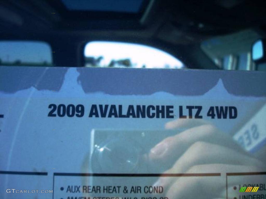 2009 Avalanche LTZ 4x4 - Black / Ebony photo #43