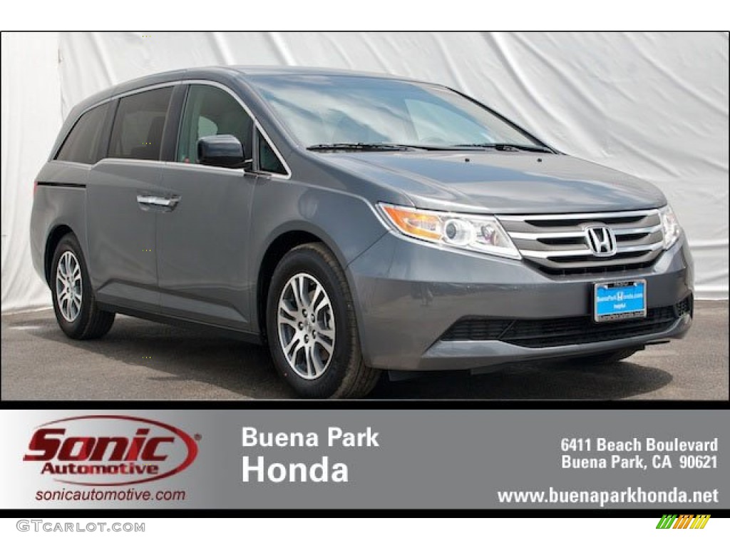 Polished Metal Metallic Honda Odyssey